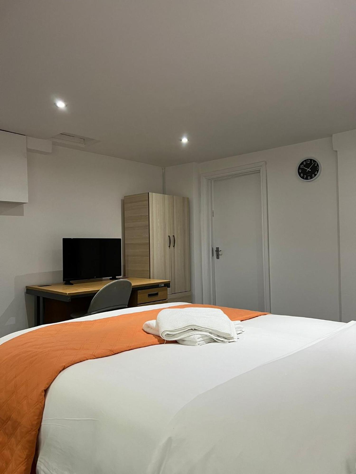 Ferienwohnung Starlet Manor Park London Exterior foto