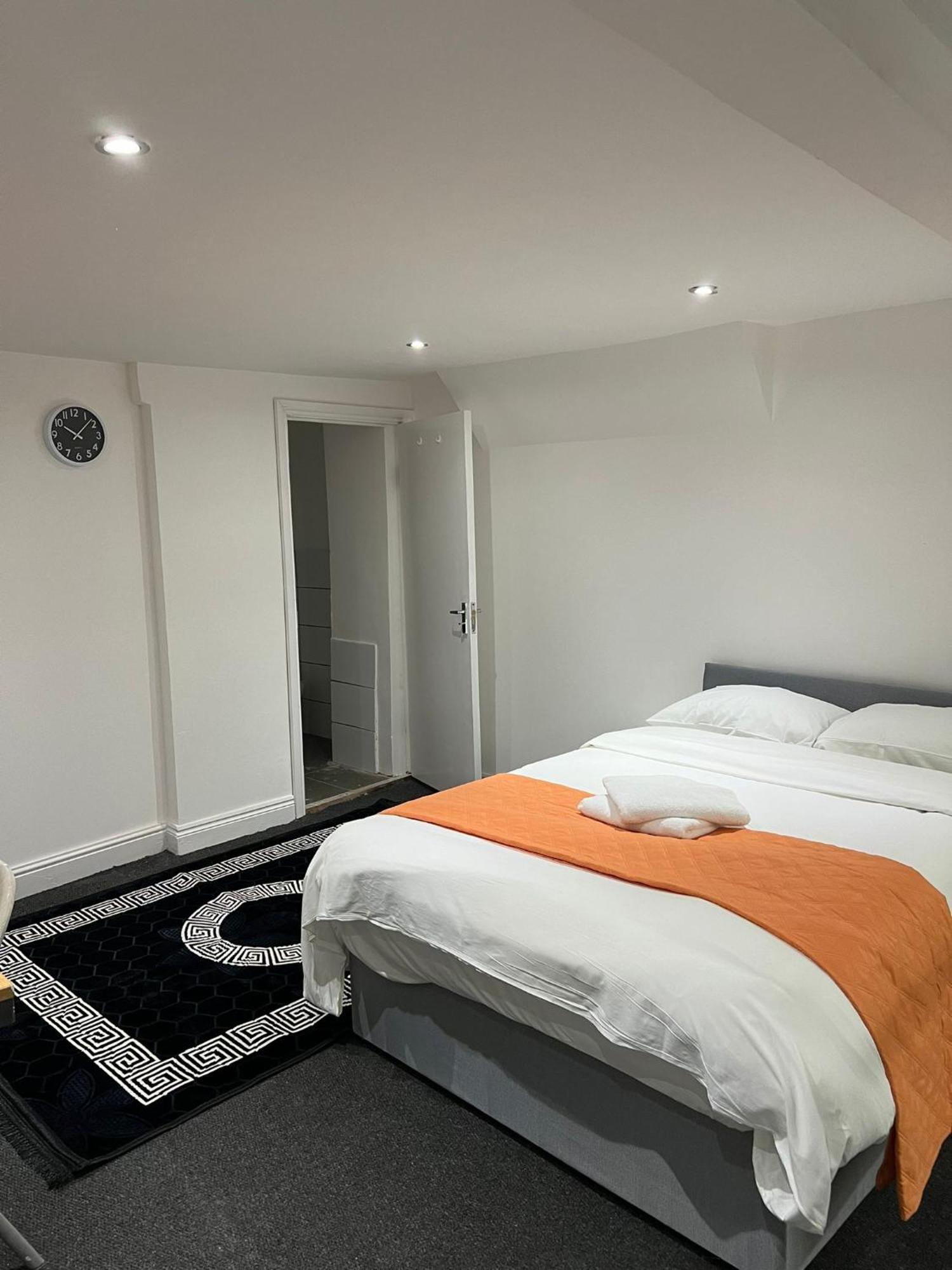 Ferienwohnung Starlet Manor Park London Exterior foto