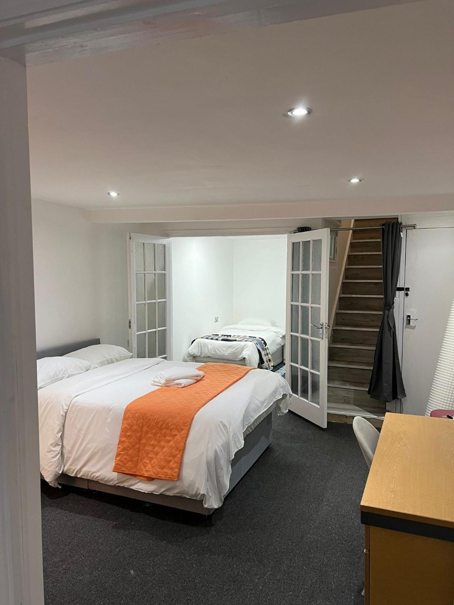 Ferienwohnung Starlet Manor Park London Exterior foto