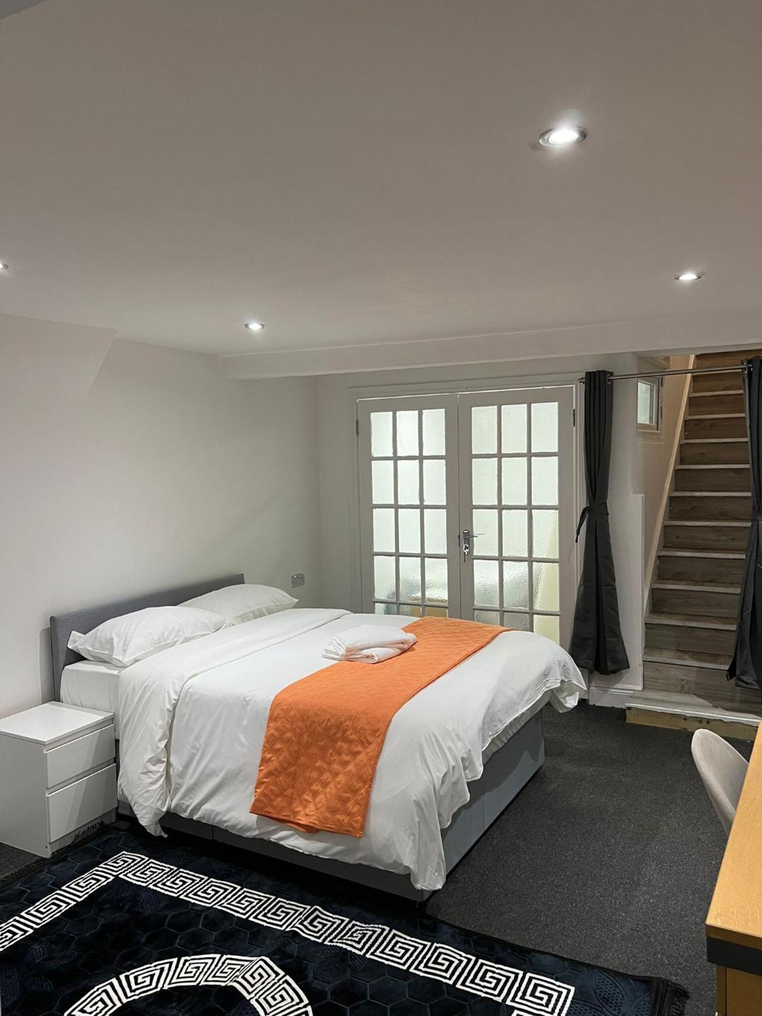 Ferienwohnung Starlet Manor Park London Exterior foto